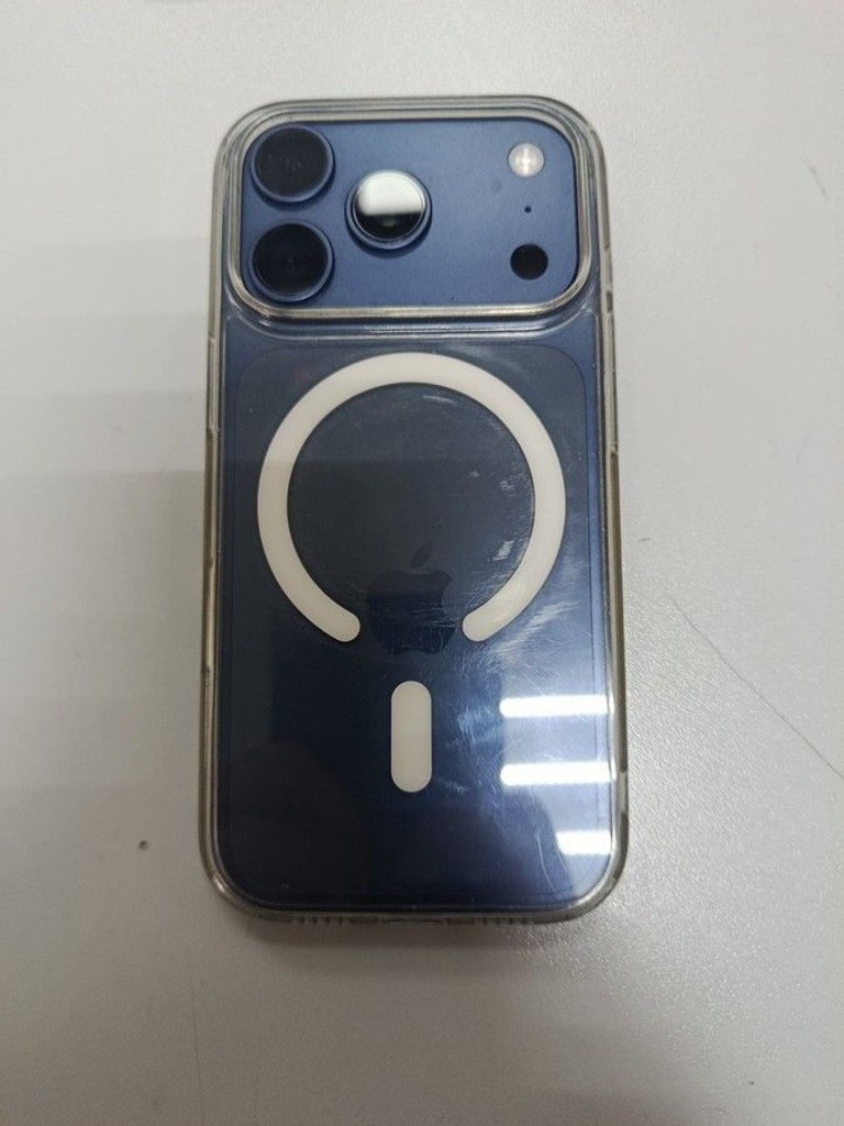Купити Apple iPhone 17 Pro 256GB Deep Blue (MG8J4) Б/У