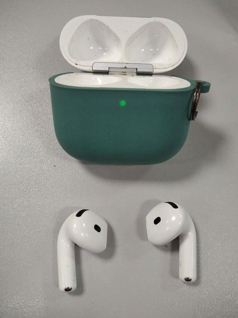 Купити Apple airpods 4 with active noise cancellation Б/У