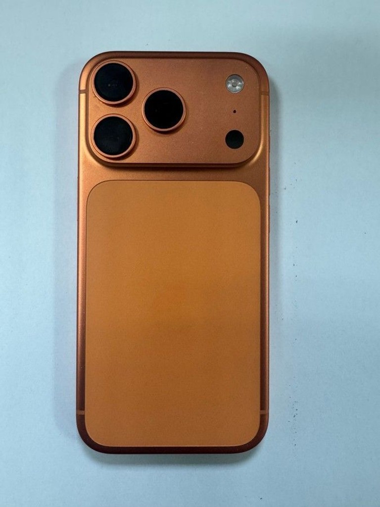 Apple iPhone 17 Pro 256GB Deep Blue (MG8J4) Код:01-201162381. Изображение 6