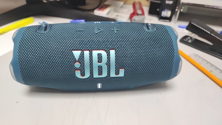 Купить JBL Charge 6 Black Б/У