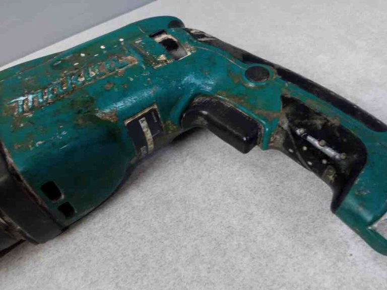 Дешево Makita HR2470 з ломбарду