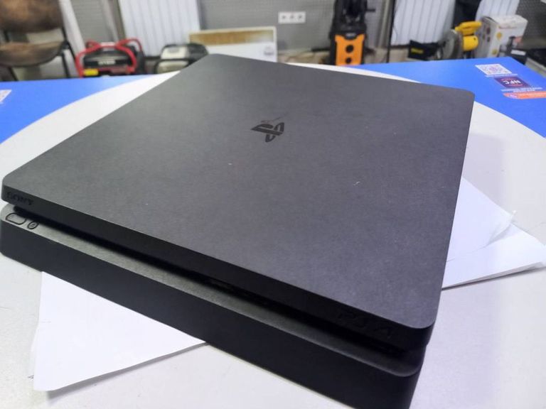 Sony ps 4 slim cuh-2208b 1tb