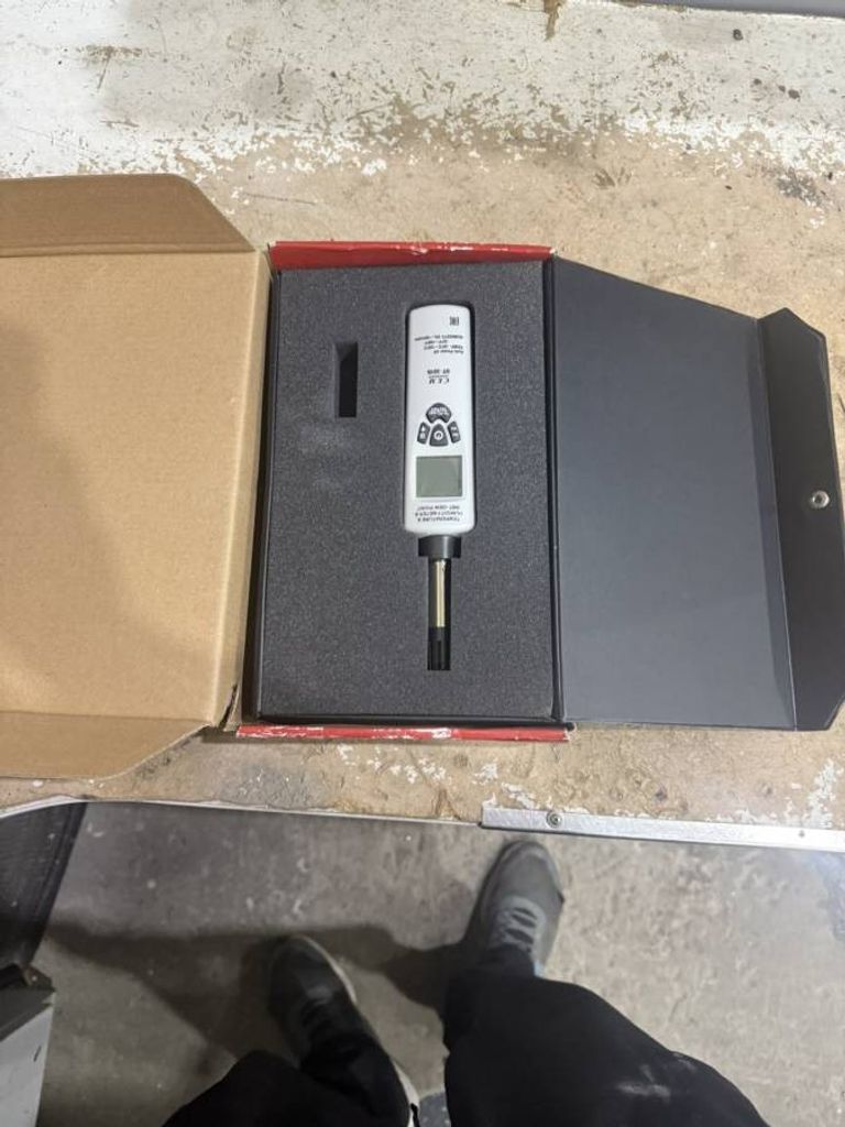 Дешево CEM DT-321S з ломбарду