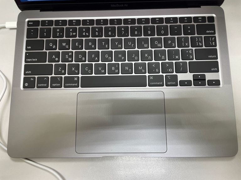 Объявление Apple Macbook Air a2337/ m1 8-cores/ gpu 8-cores/ ram8gb/ ssd256gb/ retina, truetone Б/У