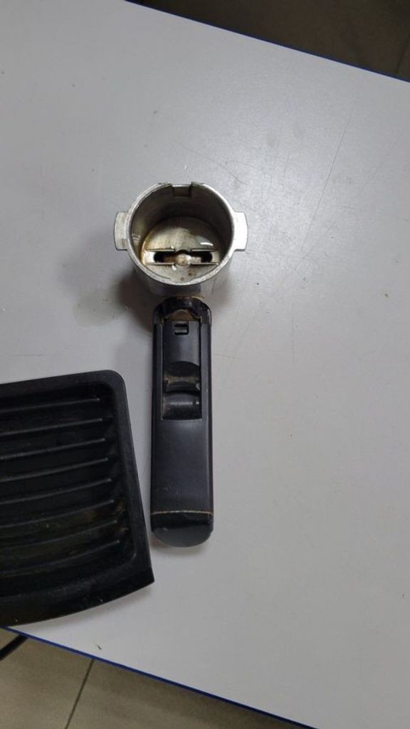 Дешиво Delonghi EC 146 B с ломбарда