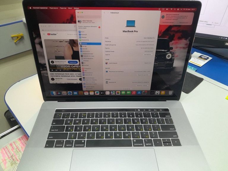Дешиво Apple macbook pro a1990/ екр 15.4 core i7 2,6ghz/ram16gb/ssd500gb/amd pro 560x 4gb/retina, touch bar с ломбарда