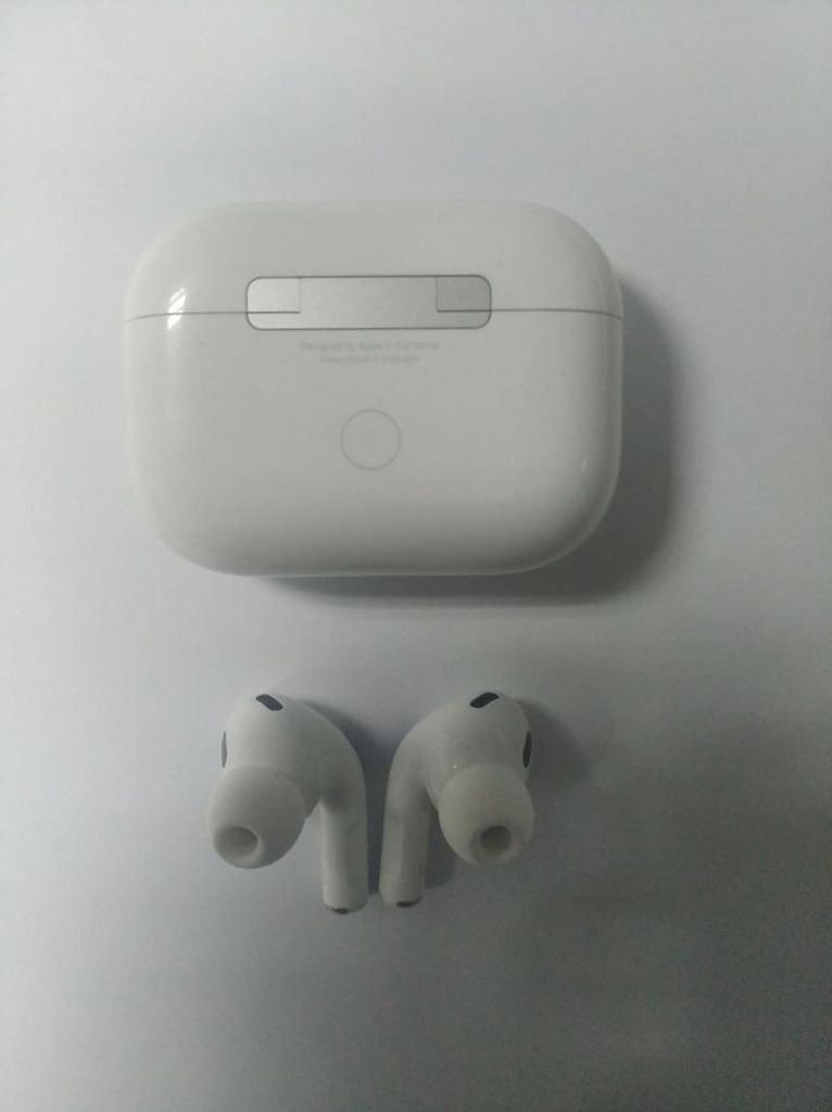 Оголошення Apple airpods pro 2nd generation with magsafe charging case usb-c Б/У