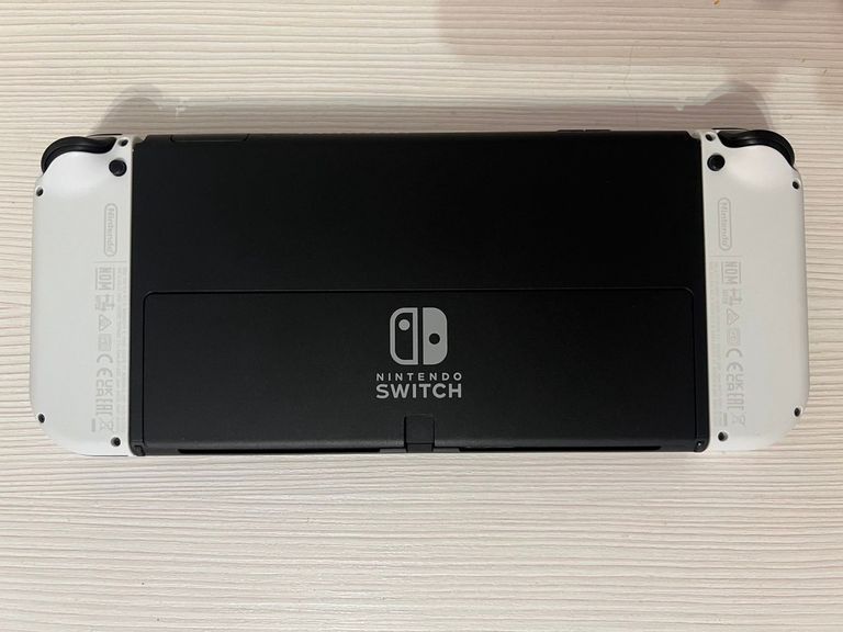 Дешево Nintendo Switch OLED with White Joy-Con (045496453435) з ломбарду