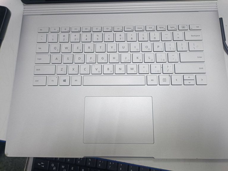 Дешиво Microsoft 15/core i7 8650u ddr3/16gb ddr3/ssd 256 gb/geforce gtx1060 6gb с ломбарда