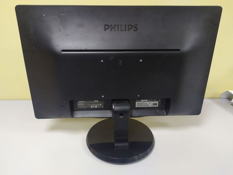 Оголошення Philips 226v4l Б/У