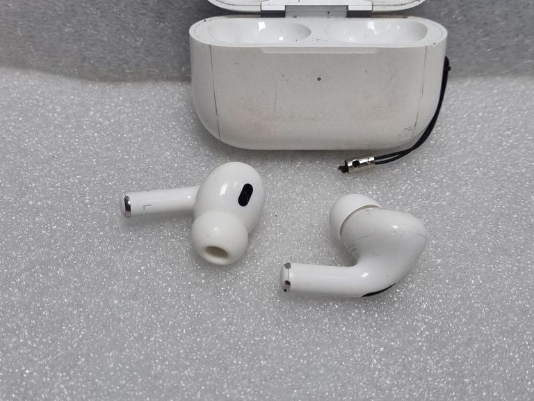 Оголошення Apple airpods pro 2nd generation with magsafe charging case usb-c Б/У