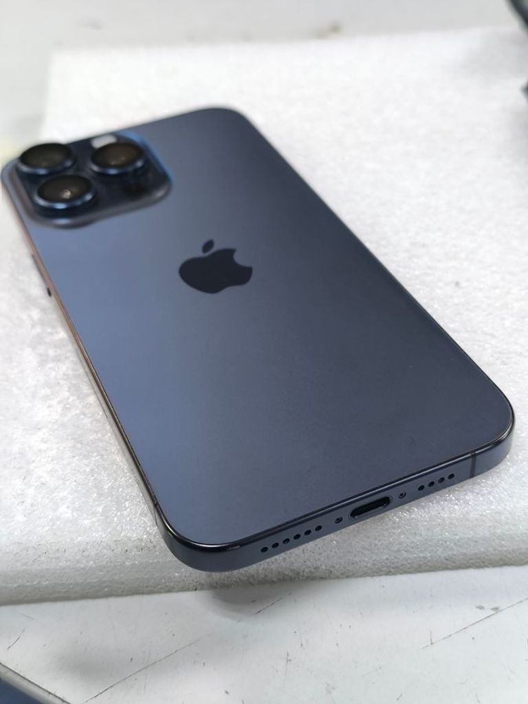 Купити Apple iphone 15 pro max 1tb esim Б/У