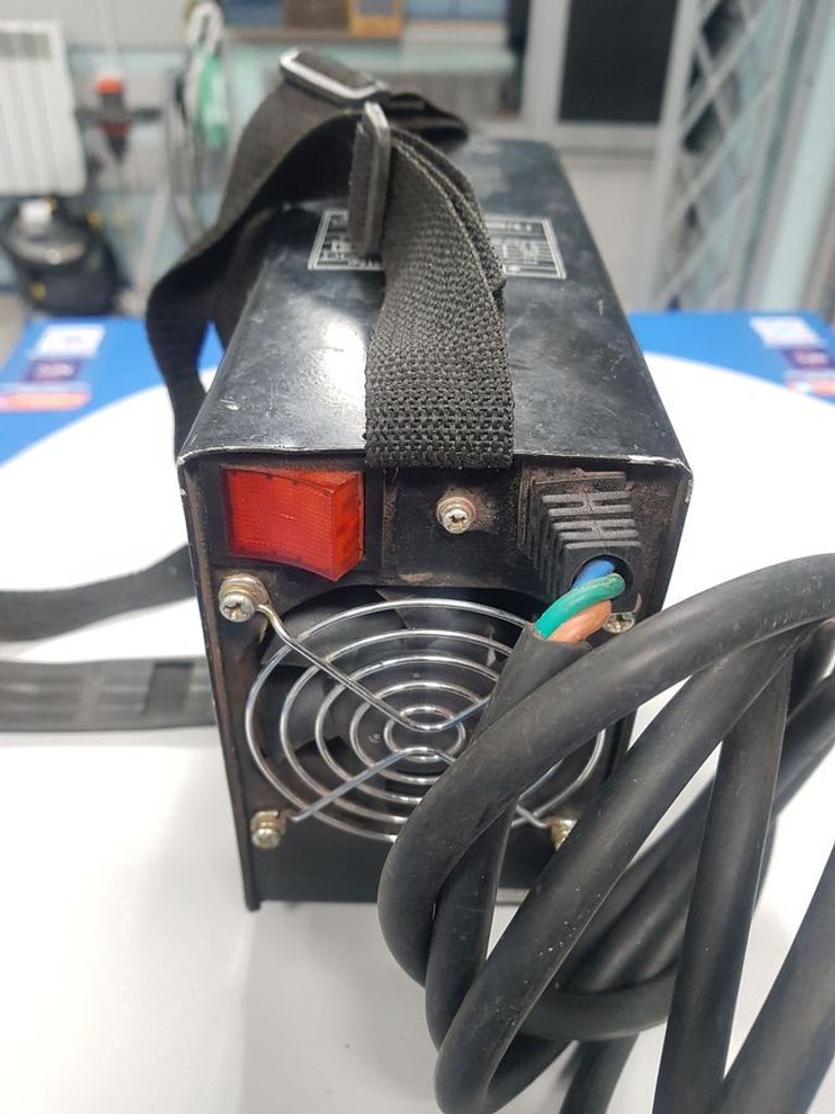 Дешево Dnipro-m mini MMA 210 з ломбарду