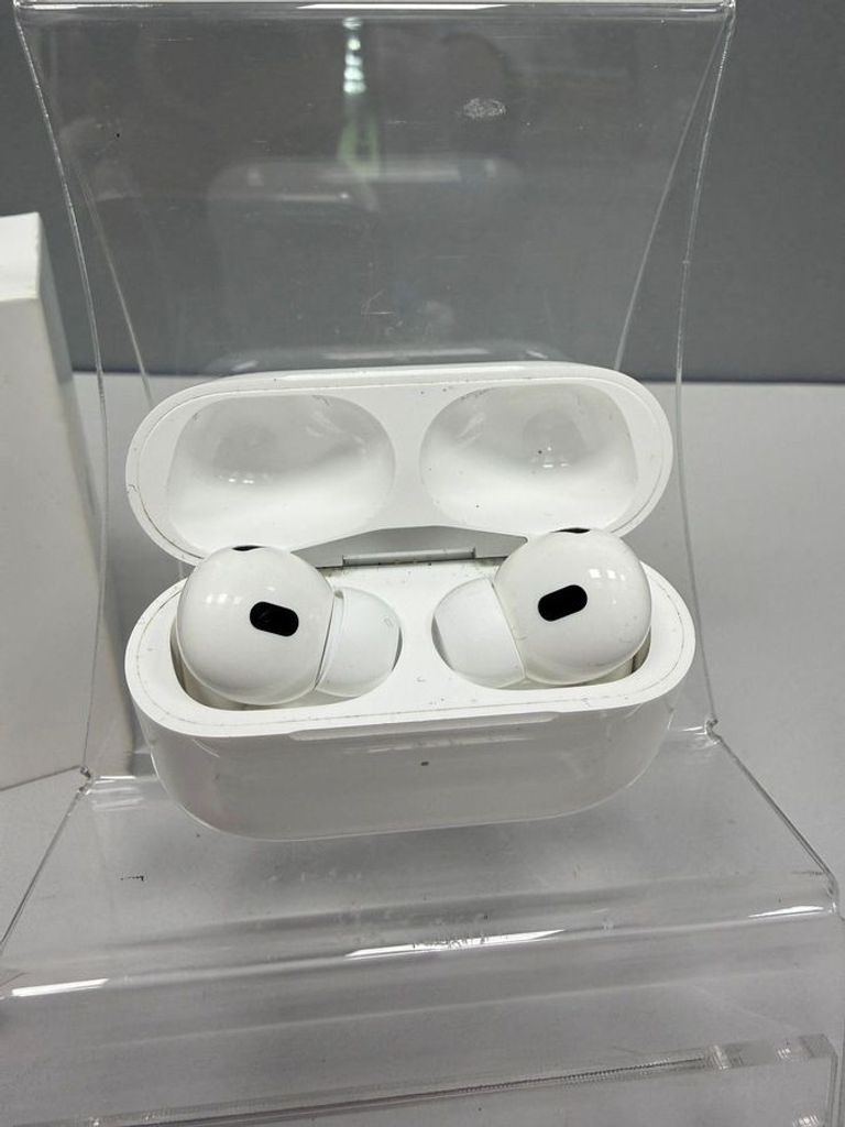 Дешево Apple airpods pro 2nd generation with magsafe charging case usb-c з ломбарду