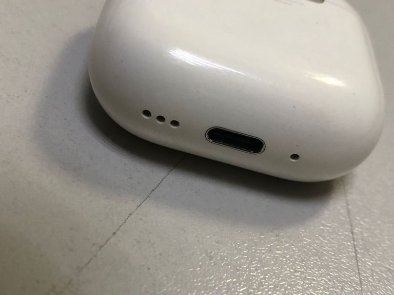 Дешево Apple airpods 4 with active noise cancellation з ломбарду