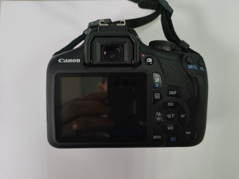 Дешево Canon eos 2000d / ef-s 18-55mm f/3.5-5.6 is ii з ломбарду