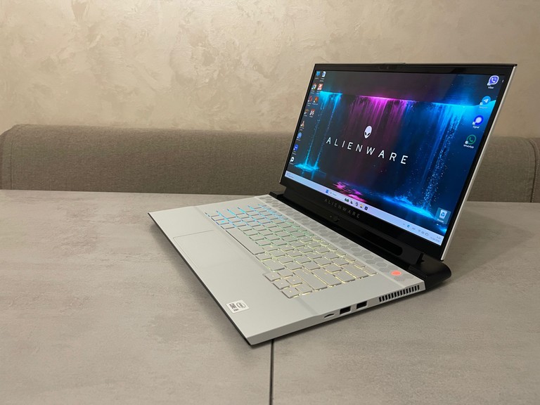 Объявление Dell Alienware 15 R3, 15,6" 4K OLED Б/У