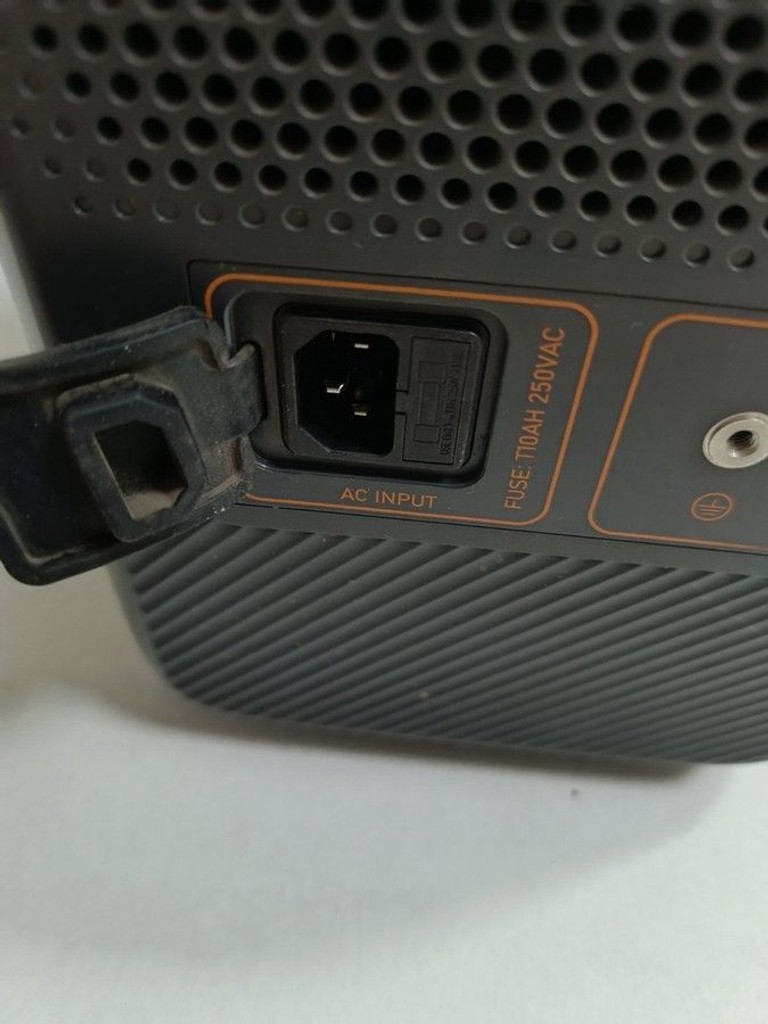 Дешиво Bluetti AC70P с ломбарда