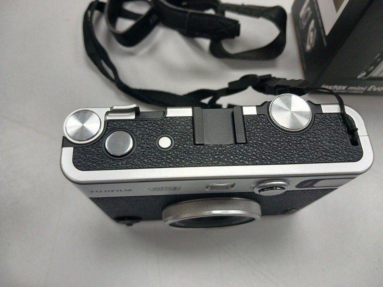 Дешиво Fujifilm instax mini evo с ломбарда