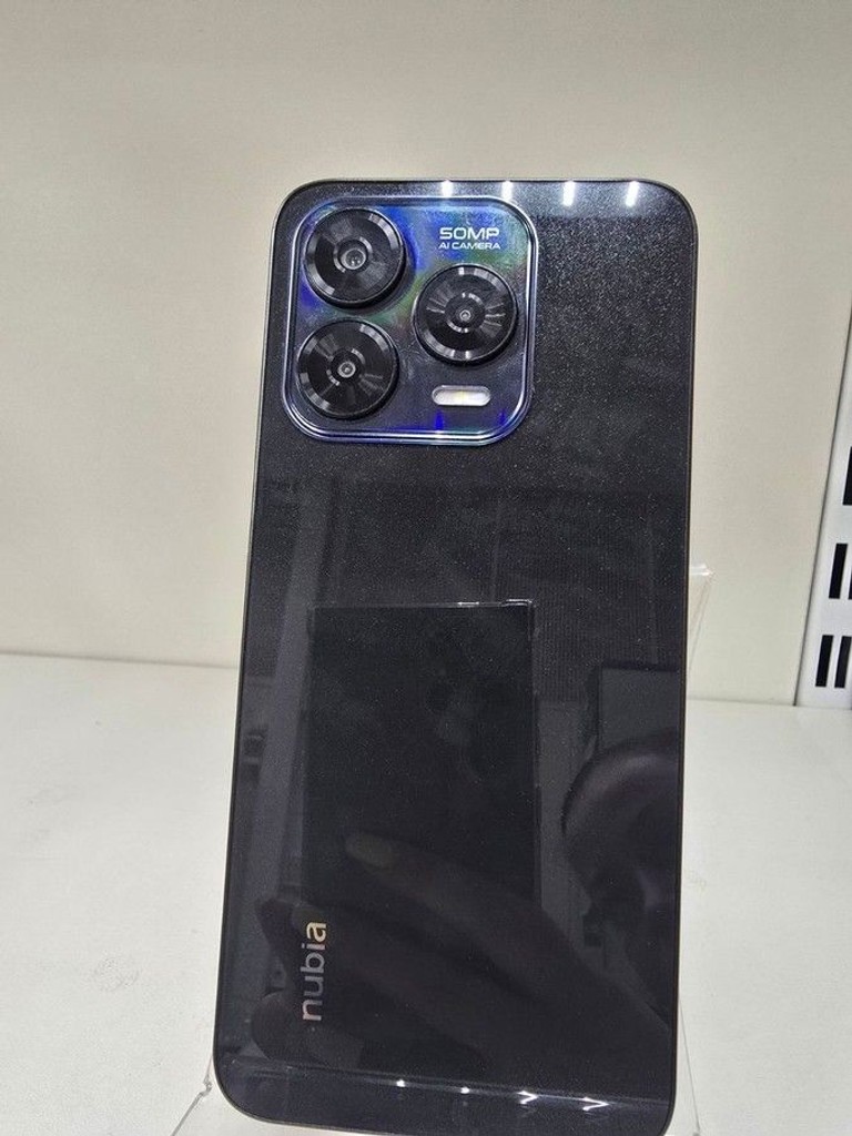 Дешево Zte Nubia V70 Design 8/256GB Gray з ломбарду