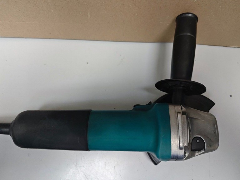 Дешиво Makita 9558HN с ломбарда