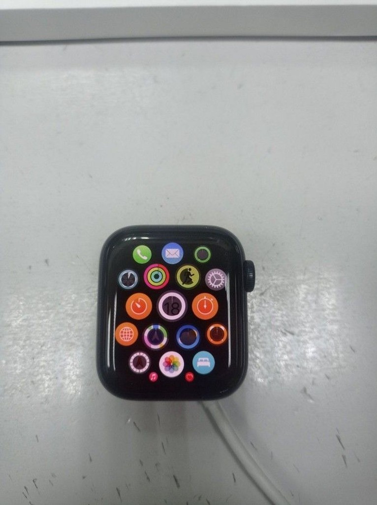 Дешево Apple watch se 2 gps 40mm aluminium case з ломбарду