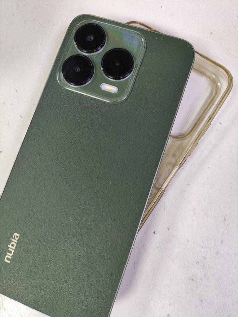 Оголошення Zte Nubia V70 Design 8/256GB Gray Б/У