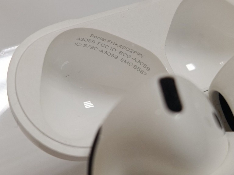 Дешево Apple airpods 4 with active noise cancellation з ломбарду