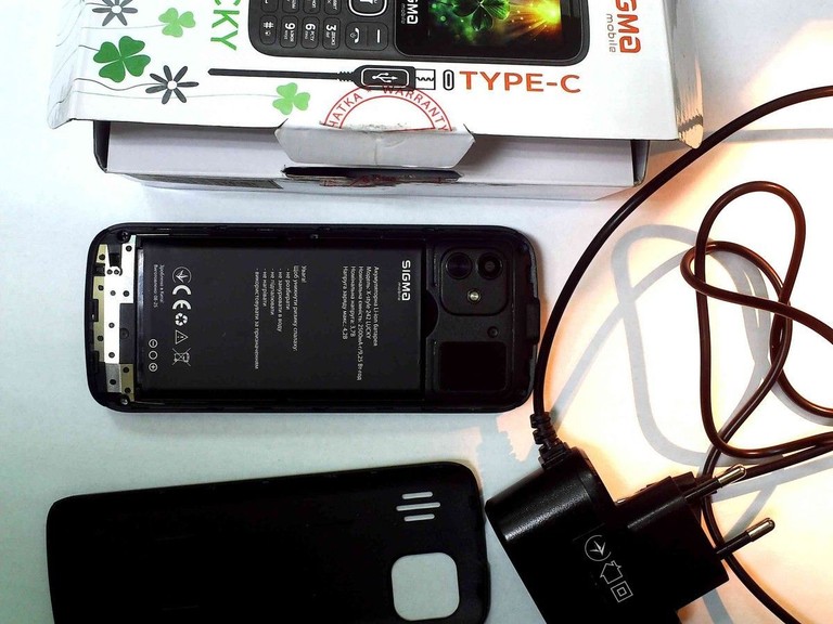Дешиво Sigma mobile X-style 242 LUCKY Black с ломбарда