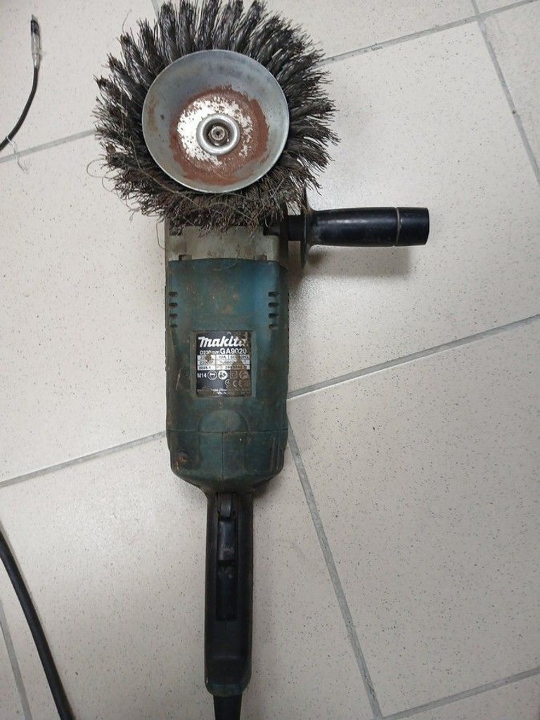 Купити Makita GA9020 Б/У