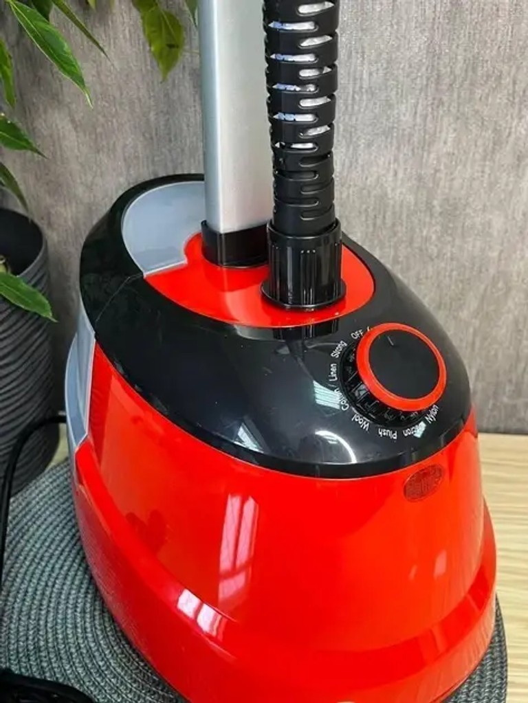 Оголошення Вертикальний відпарювач для одягу Garment Steamer 2000W / Червона Парова праска для всіх видів тканини Б/У