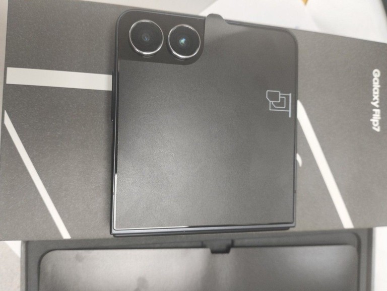 Купить Samsung galaxy flip7 12/256gb Б/У