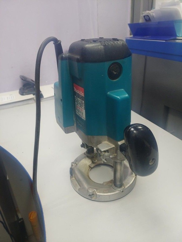 Дешиво Makita 3612c с ломбарда