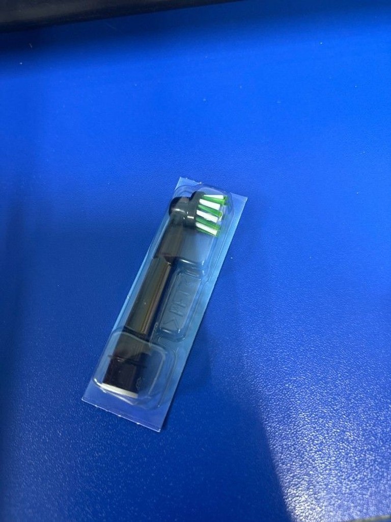 Оголошення Oral-b Vitality D103.413.3 PRO Protect X Clean Vapor Blue + toothpaste Б/У