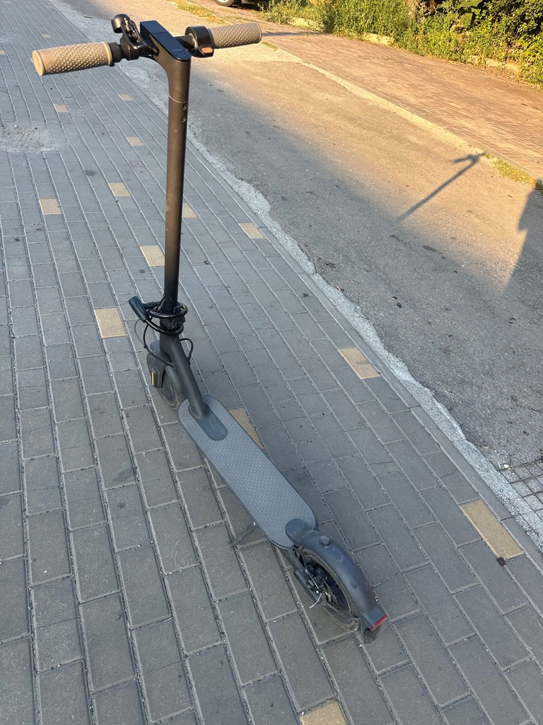 Купити Xiaomi Mi Electric Scooter Essential Black Б/У