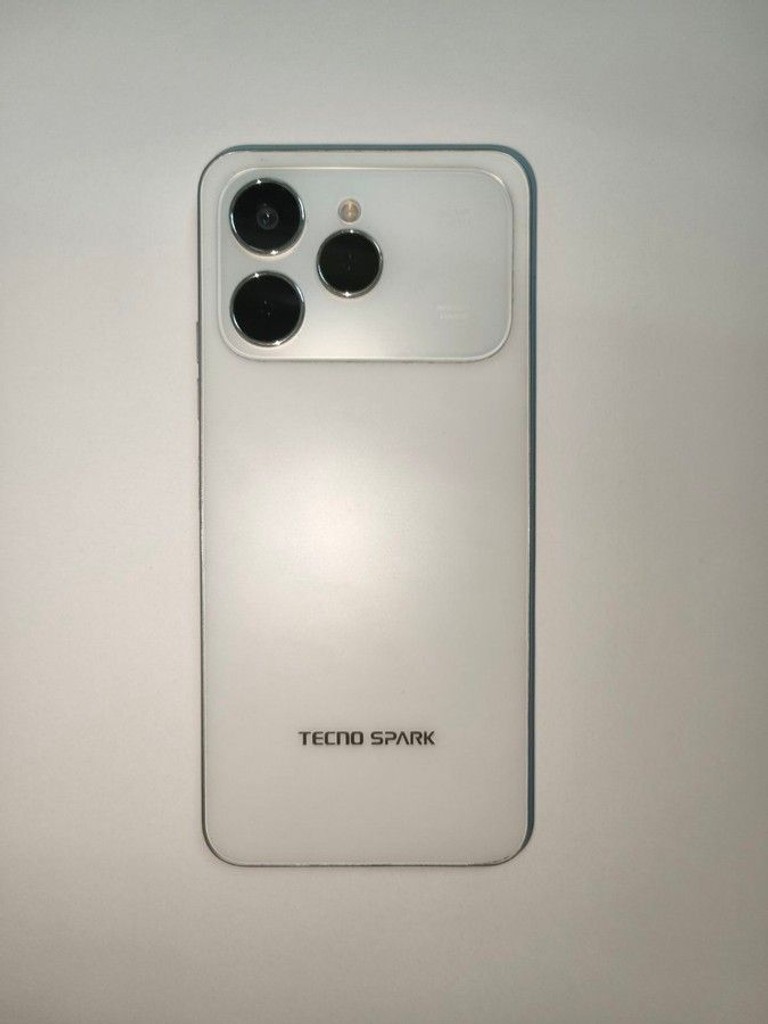 Купить Tecno Spark 40C KM4k 4/128GB Veil White (4894947093036) Б/У