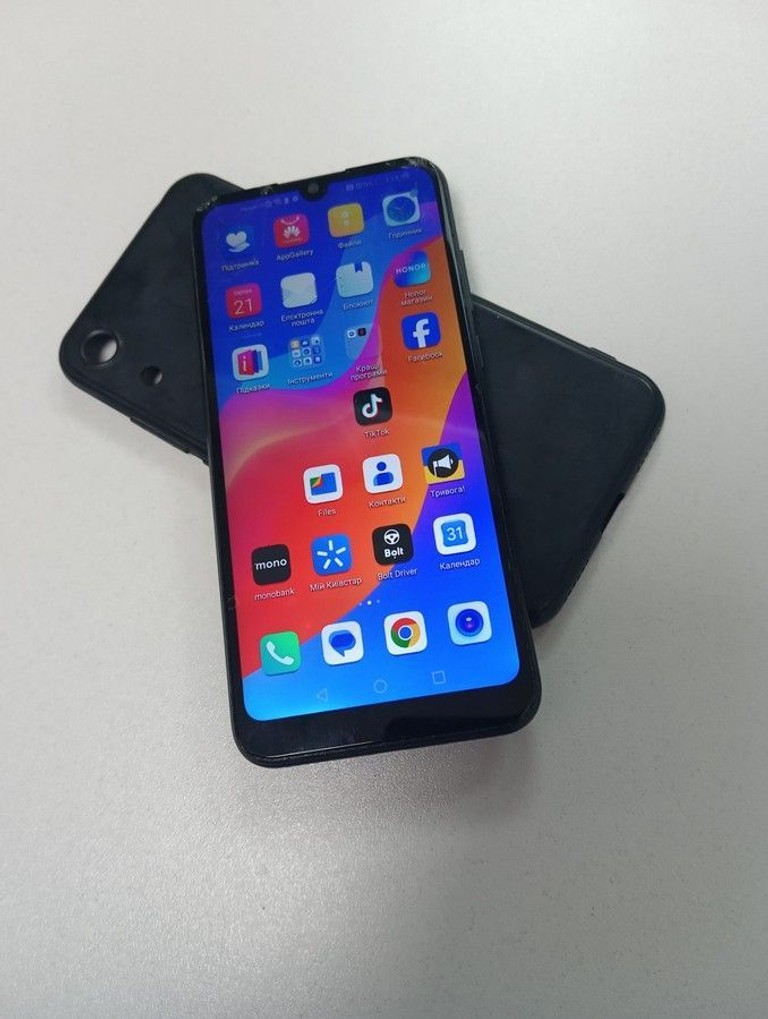 Дешиво Honor 8a 2/32gb с ломбарда
