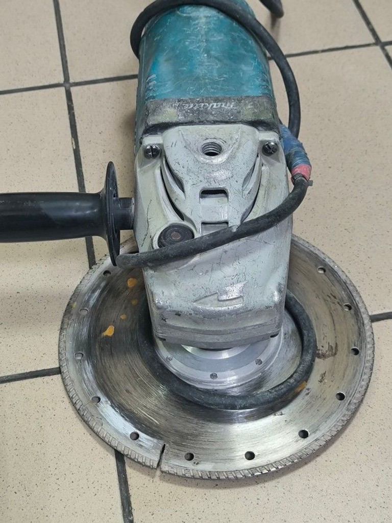 Дешево Makita GA9020 з ломбарду