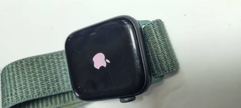 Apple watch se 44mm aluminum case