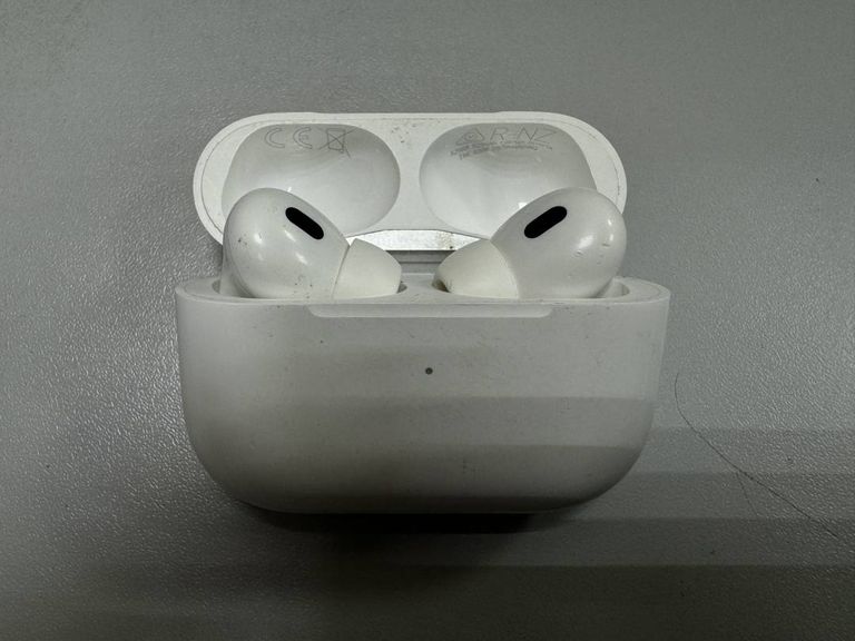 Apple airpods pro 2nd generation with magsafe charging case usb-c