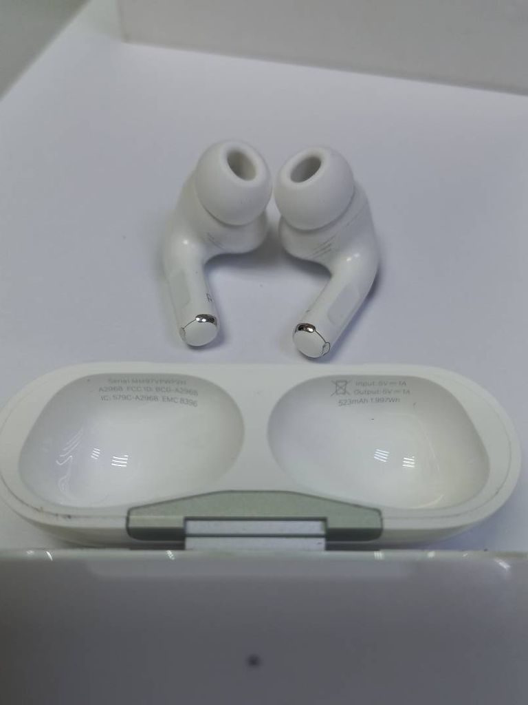 Apple airpods pro 2nd generation with magsafe charging case usb-c