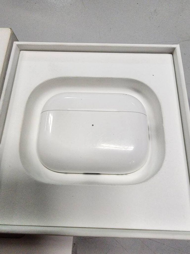 Apple airpods pro 2nd generation with magsafe charging case usb-c