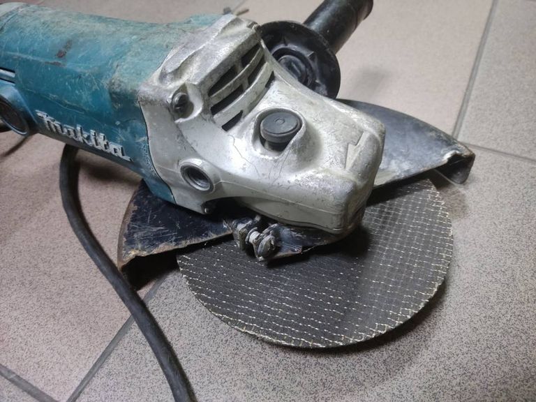 Makita GA9050