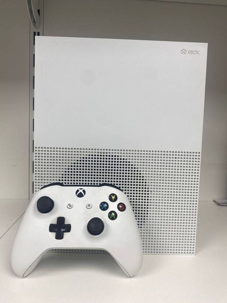 Купить Microsoft Xbox One S 1TB Б/У