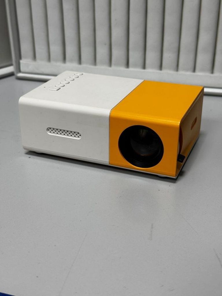 Оголошення Led projector Б/У