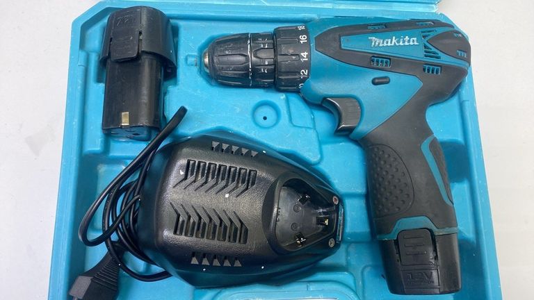 Купить Макіта Копія без моделі 2 акб + зп Б/У