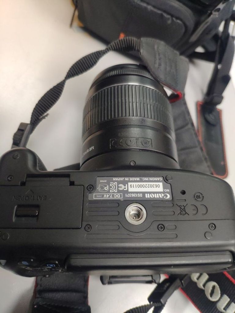 Дешиво Canon eos 650d + canon ef-s 18-55mm f/3.5-5.6 is ii с ломбарда