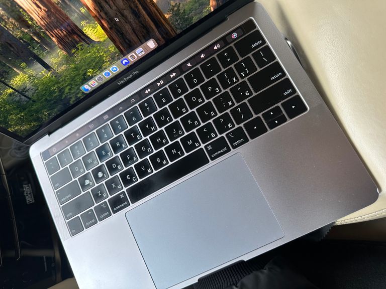Купити Apple MacBook Pro 13", 2018 Touch Bar, i7, 16/512 Sequoia 15  Б/У