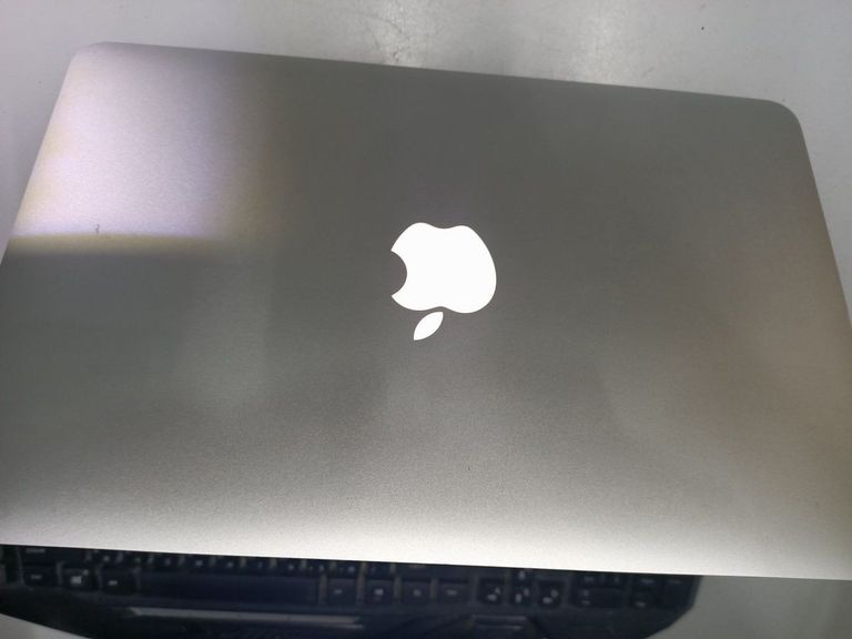 Дешиво Apple a1370/екр 11.6/intel core i5/ram 4 ram/ssd128gb/hd 3000 с ломбарда