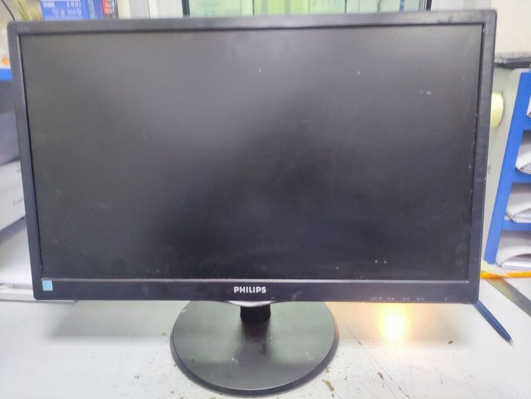 Купити Philips 223v5l Б/У